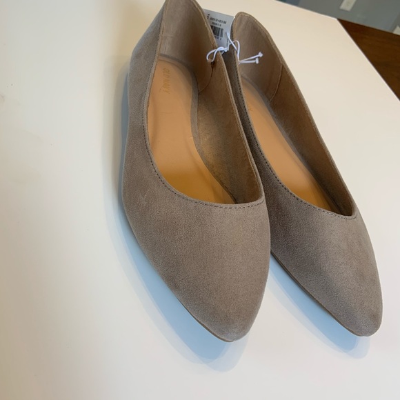 BNWT Old Navy faux suede flats tan size 10 - Picture 3 of 5